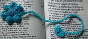 crochet_puffy_flower_bookmark