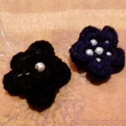 Faiza also crocheted some flowers and added beads.