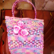 Faiza finished this lovely pink bag with handles.