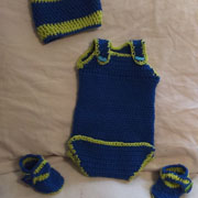 Susanne crocheted this blue baby outfit.