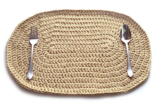 crochet-double-stranded-oval-placemat
