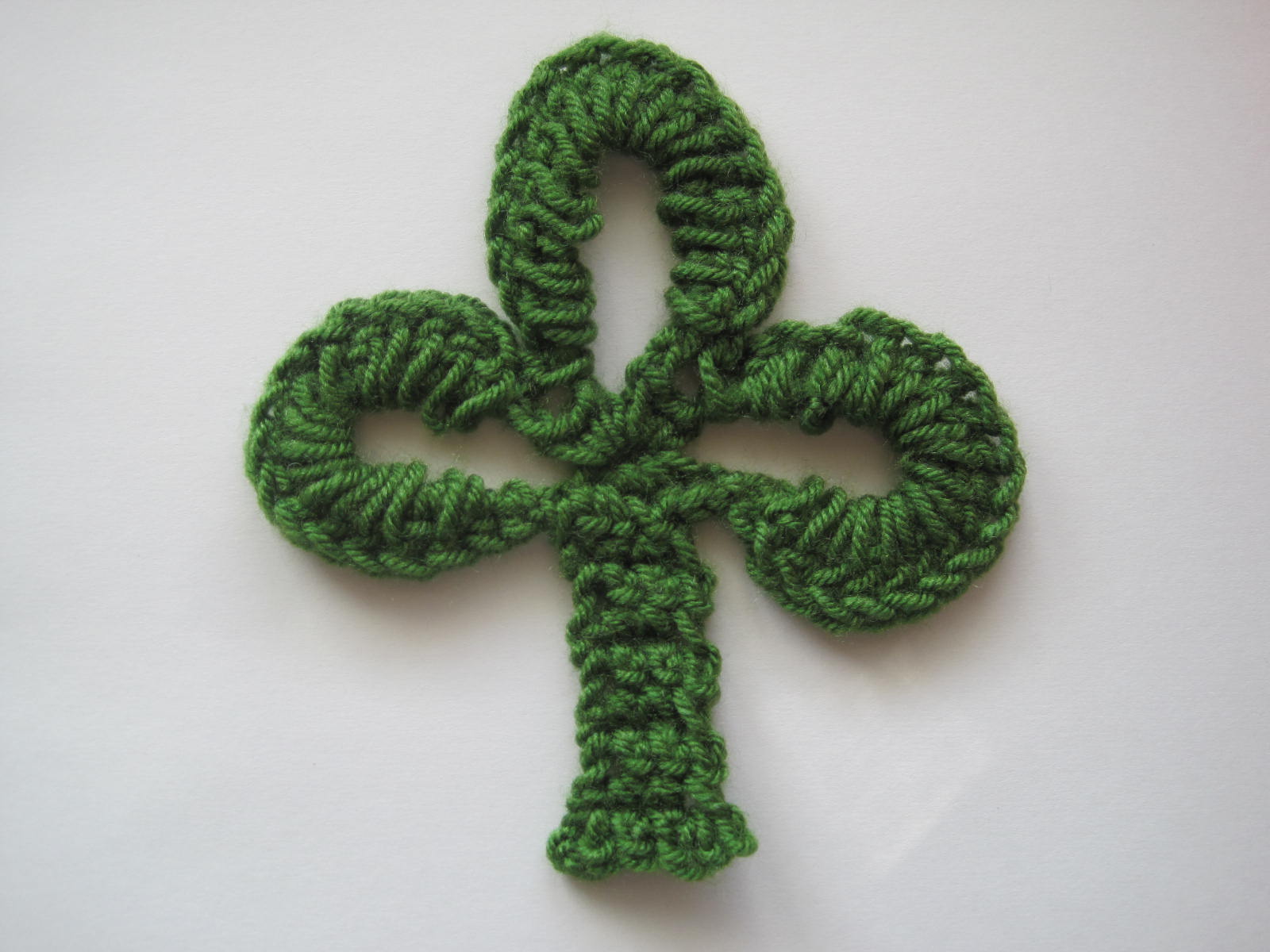 Crochet spot blog archive crochet pattern simple shamrock