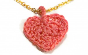 crochet_heart_pendant