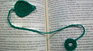 crochet_leaf_bookmark