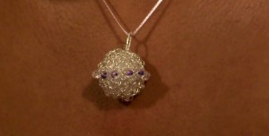 crochet_wire_ball_pendant