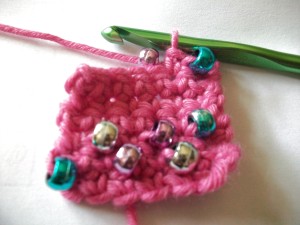 crochet_sc_bead_front_1