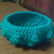 This little bowl is made with the bobble bowl pattern.