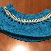 Lynne's cowl is beautiful with the blue and white. 