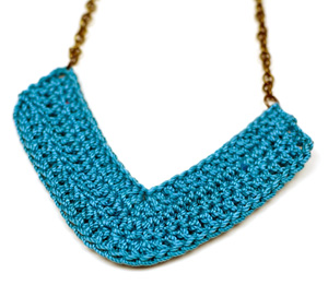 crochet pendant necklace