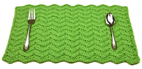 crochet-solid-chevron-placemat