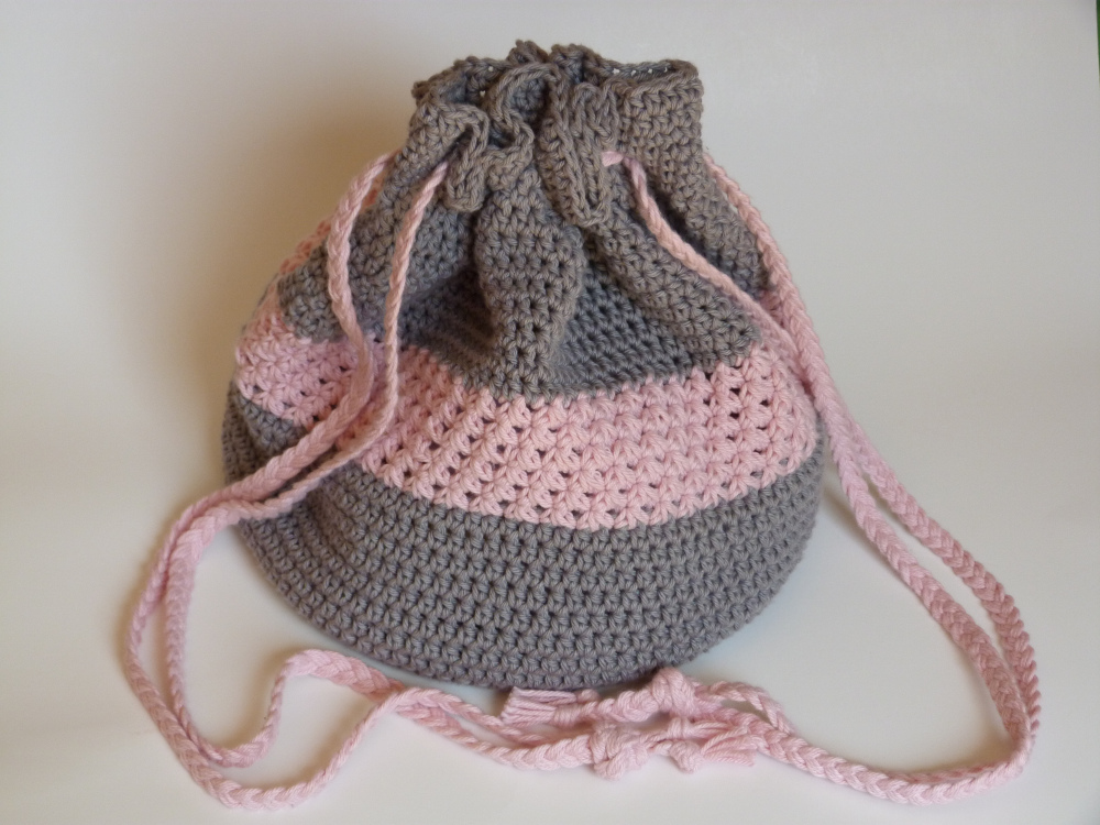 How to Crochet a Simple Small Pouch with Drawstring 