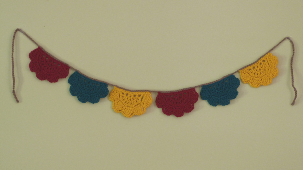 Free Crochet Pattern: Autumn Doily Bunting